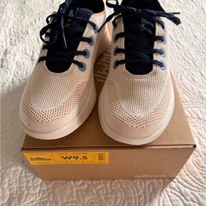 NEW Allbirds Tree Runner Go - Cream and Navy Lace-Up Sneakers - 9.5